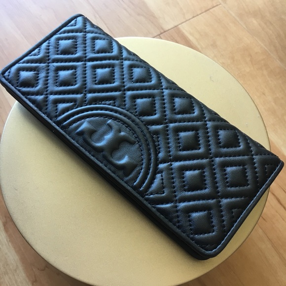 Tory Burch Handbags - Tory Burch Fleming slim wasllet